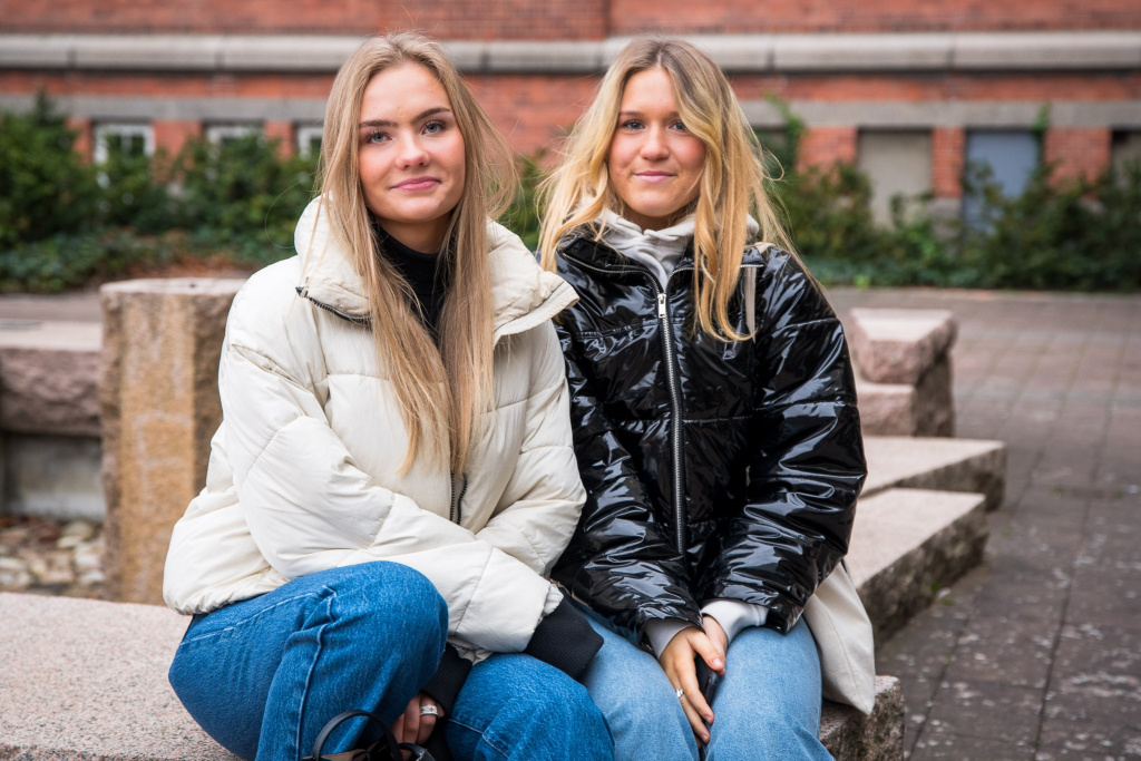 Thea och Elise går barn- och fritidsprogrammet på Söderslättsgymnasiet i Trelleborg.