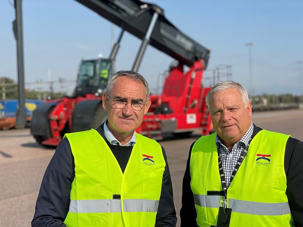 Trafikverkets generaldirektör Roberto Maiorana och Jörgen Nilsson, vd Trelleborgs Hamn.